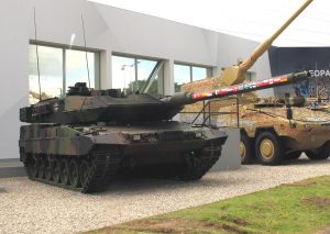 The la test version of the Leo2, the A7V, which is being proposed to the Bundeswehr. (P. Valpolini)