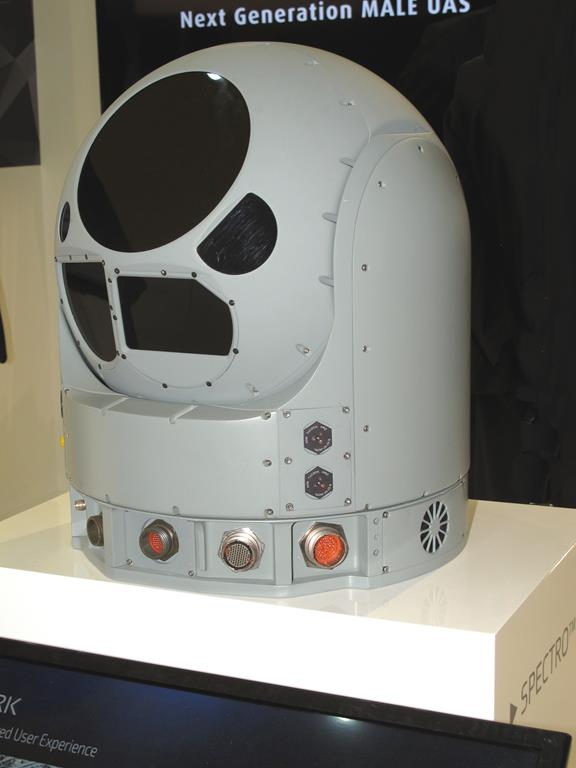 The major plus of Elbit System’s Spectro XR is its ability to provide fused images to the user, together with injected information about targets. (P. Valpolini)