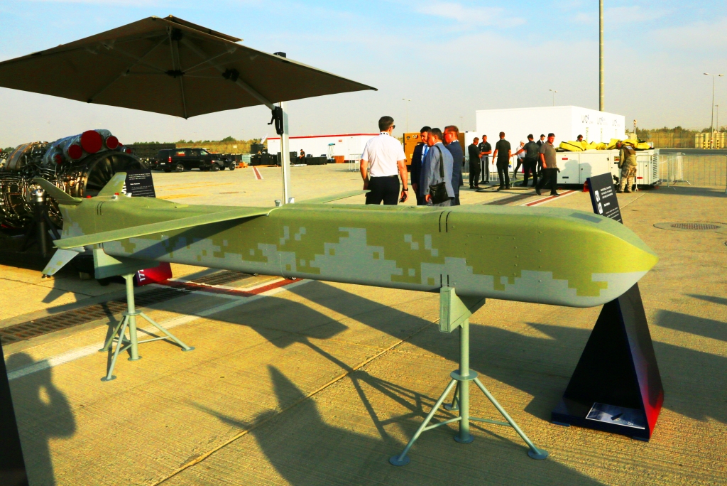 Dubai Airshow 2025 – The Kh-69 cruise missile displayed abroad for the first time in a camouflage paint scheme