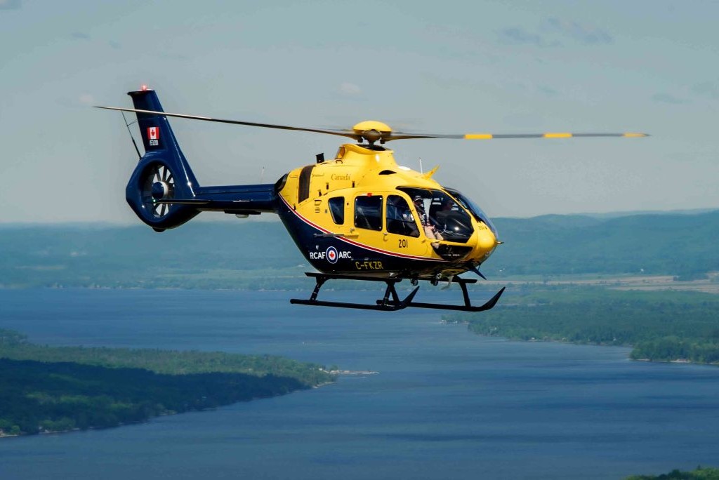 Airbus dostarcza pierwszy śmigłowiec H135 dla kanadyjskiego programu szkolenia lotniczego FAcT